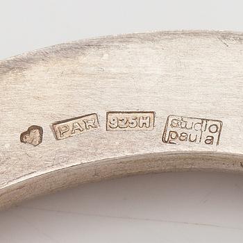 Paula Häiväoja, Brosch "Jostakin Alkaen", sterlingsilver och guld. Pentti Roos/Studio Paula, Helsingfors.