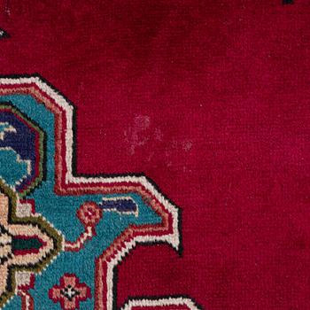 Carpet, Tabriz. Approx. 392 x 295 cm.