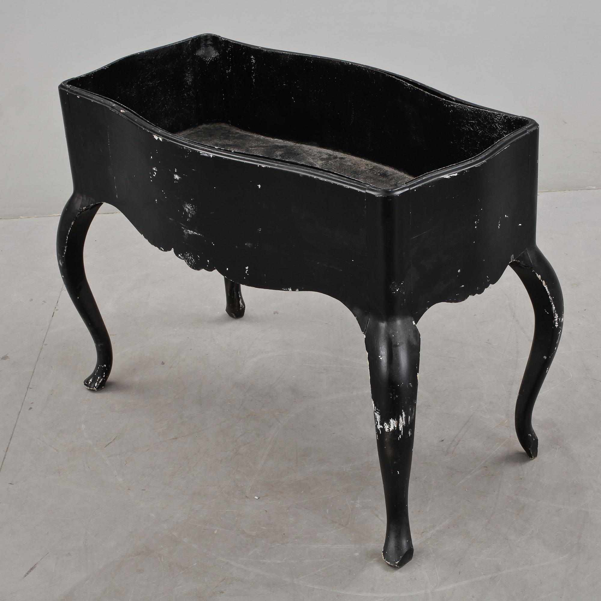 BLOMBORD, rokokostil, 1900-talets andra hälft.