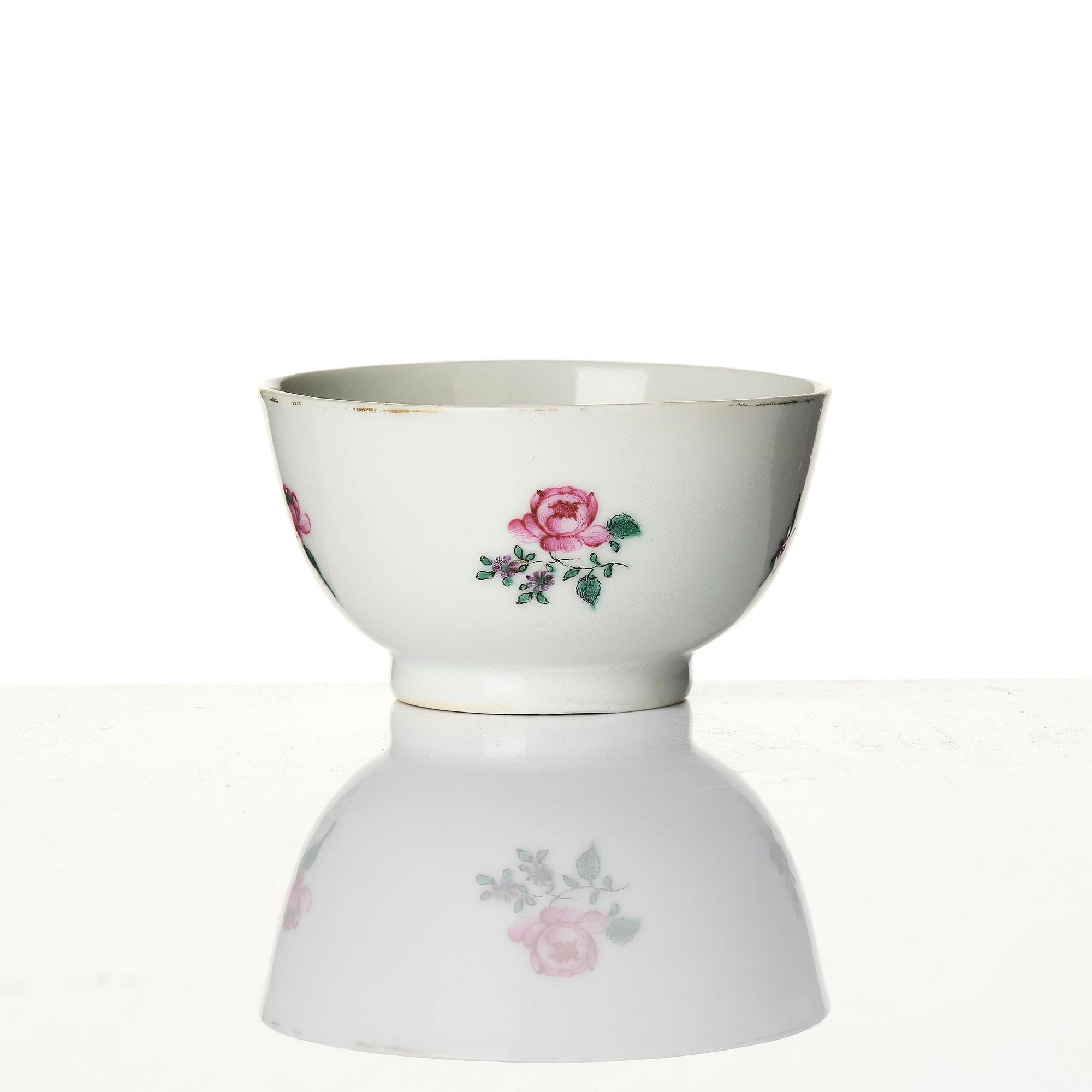 A famille rose armorial cup and stand with the monogram of the Swedish King Gustavus III, Qing dynasty, 18th century.