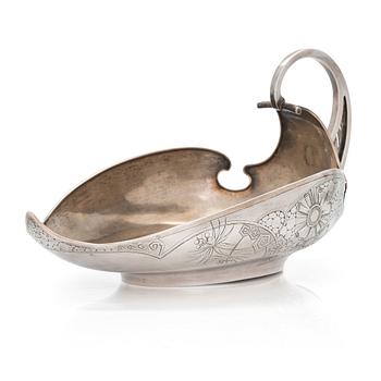 Kåsa, silver, 5:e Artellen, Moskva 1908-17. Längd 32 cm.