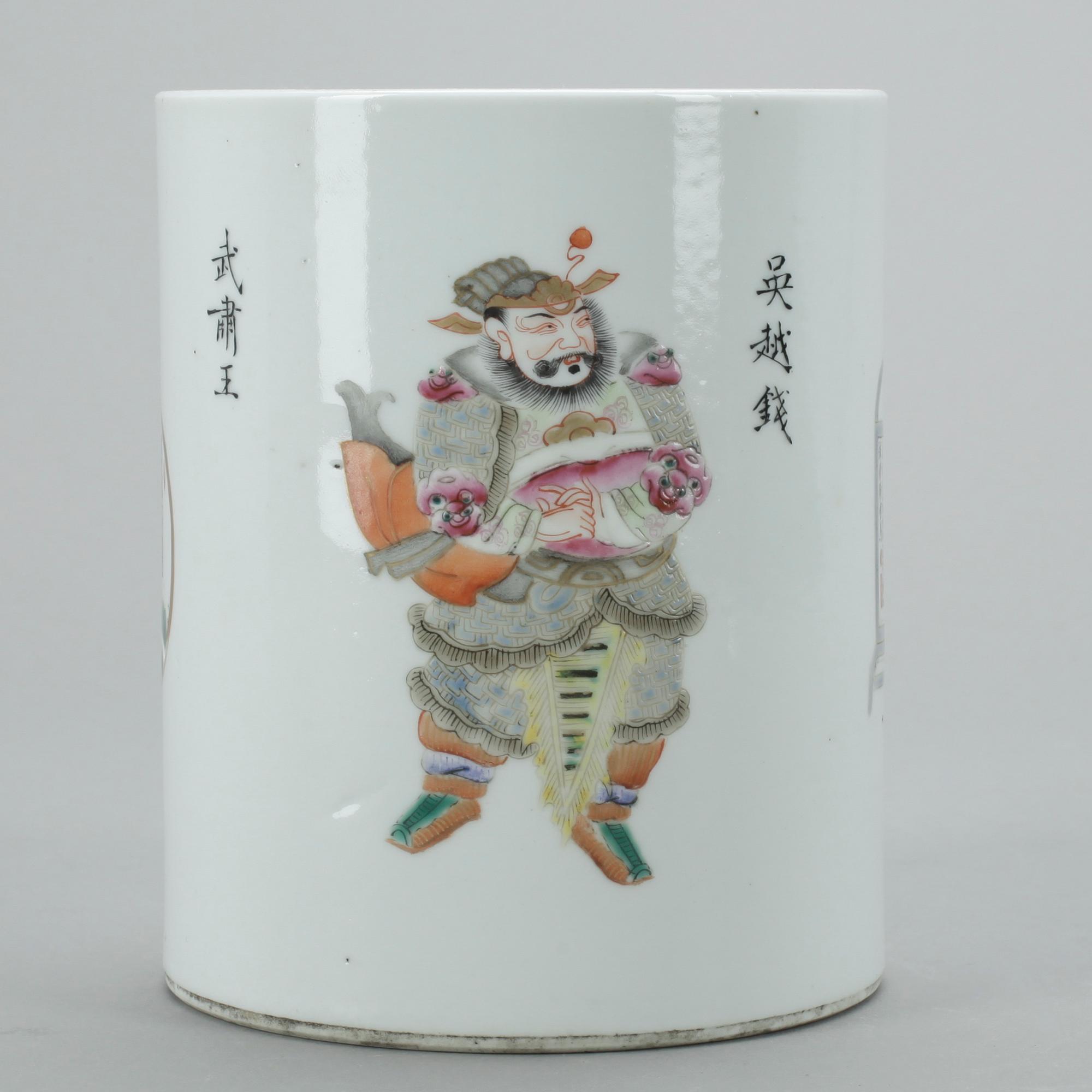 PENSELVAS, porslin, Kina, 1800-talets första hälft.