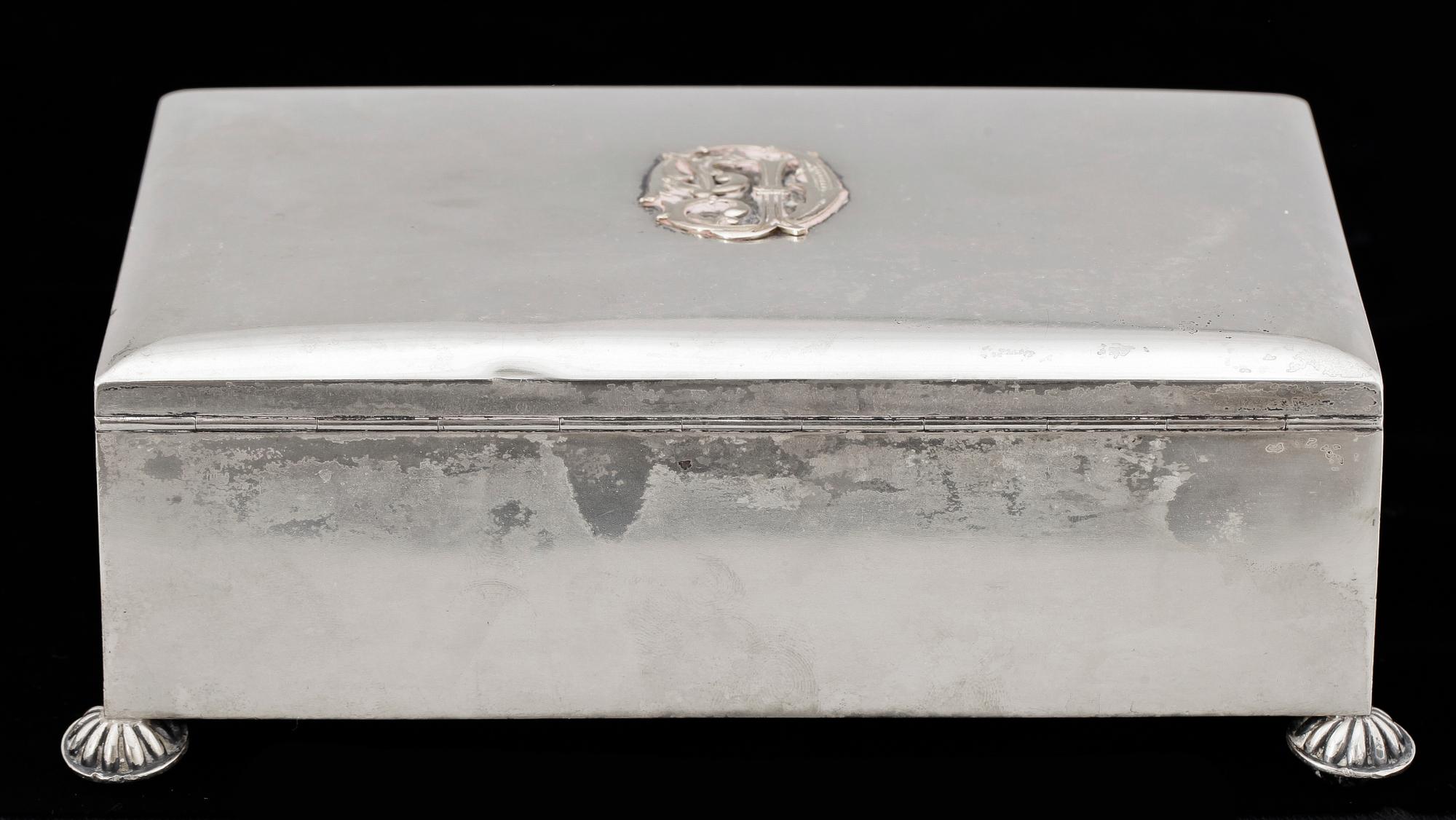 CIGARRSKRIN, silver, Finland, 1930. Tot vikt ca 780 gram.