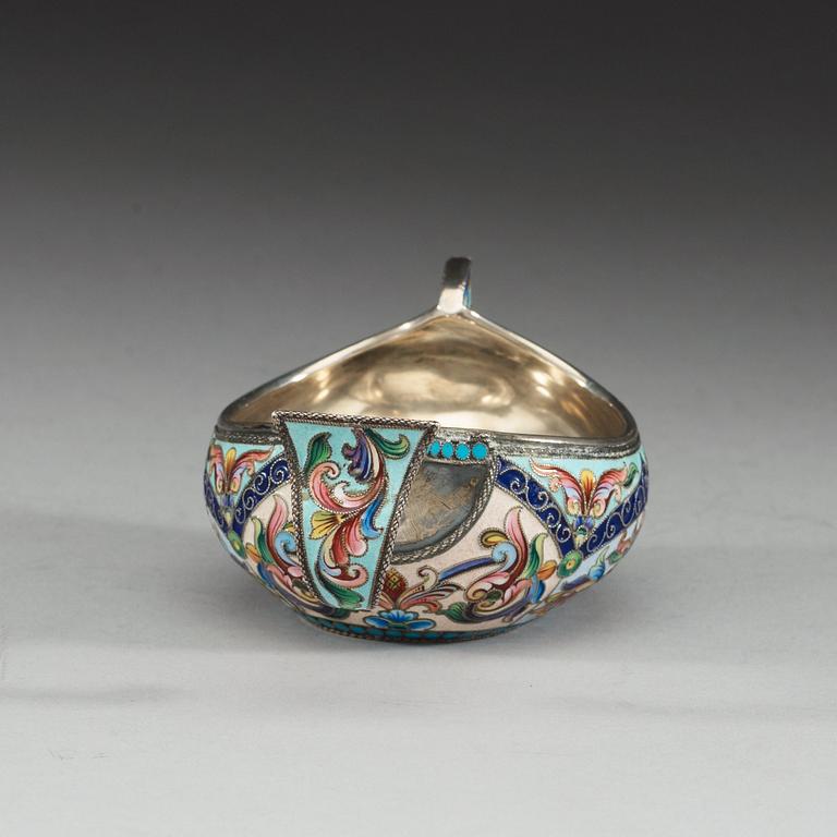 A Russian early 20th century silver and enamel kovsh, unidentified makersmark, Moscow 1899-1908.