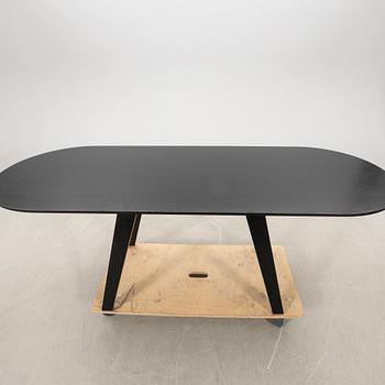 Ilse Crawford, Matbord, "Together fixed table 452f", för de la Espada Portugal 2000-tal.