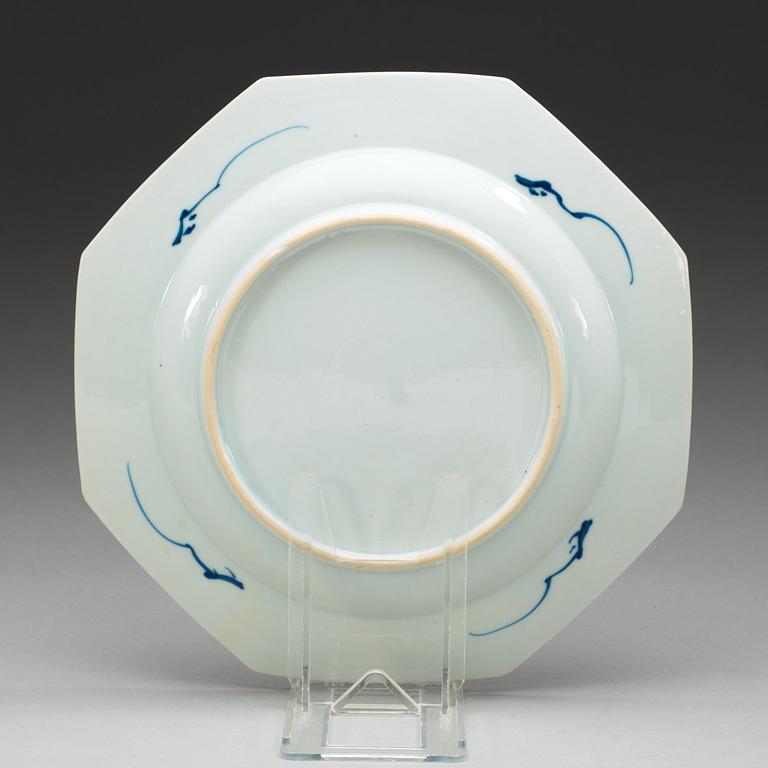 A set of 12 blue and white dinner plates, Qing dynasty, Qianlong (1736-95).