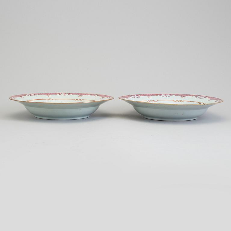SOPPTALLRIKAR, ett par, kompaniporslin. Qingdynastin, Qianlong (1736-95).