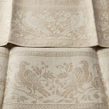 A tablecloth and napkins, 13 pcs., linen damask, "Örnarna" (Hellgrenska fågelmönstret).