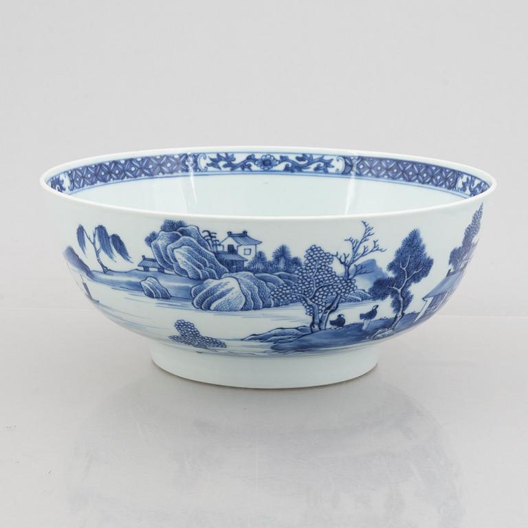 A blue and white porcelain bowl and a blue and white urn lidded jar, China,.