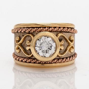 An 18K gold/rose gold ring, set with a brilliant-cut diamond. With certificate.