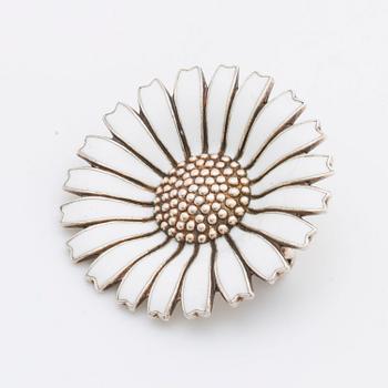 GEORG JENSEN, BROSCH, "Daisy", sterling silver och emalj,  längd ca 3 cm.