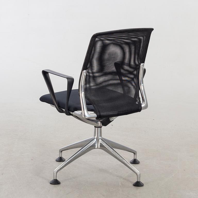 ALBERTO MEDA, Meda Conference Chair for Vitra. Model designed in 1998.