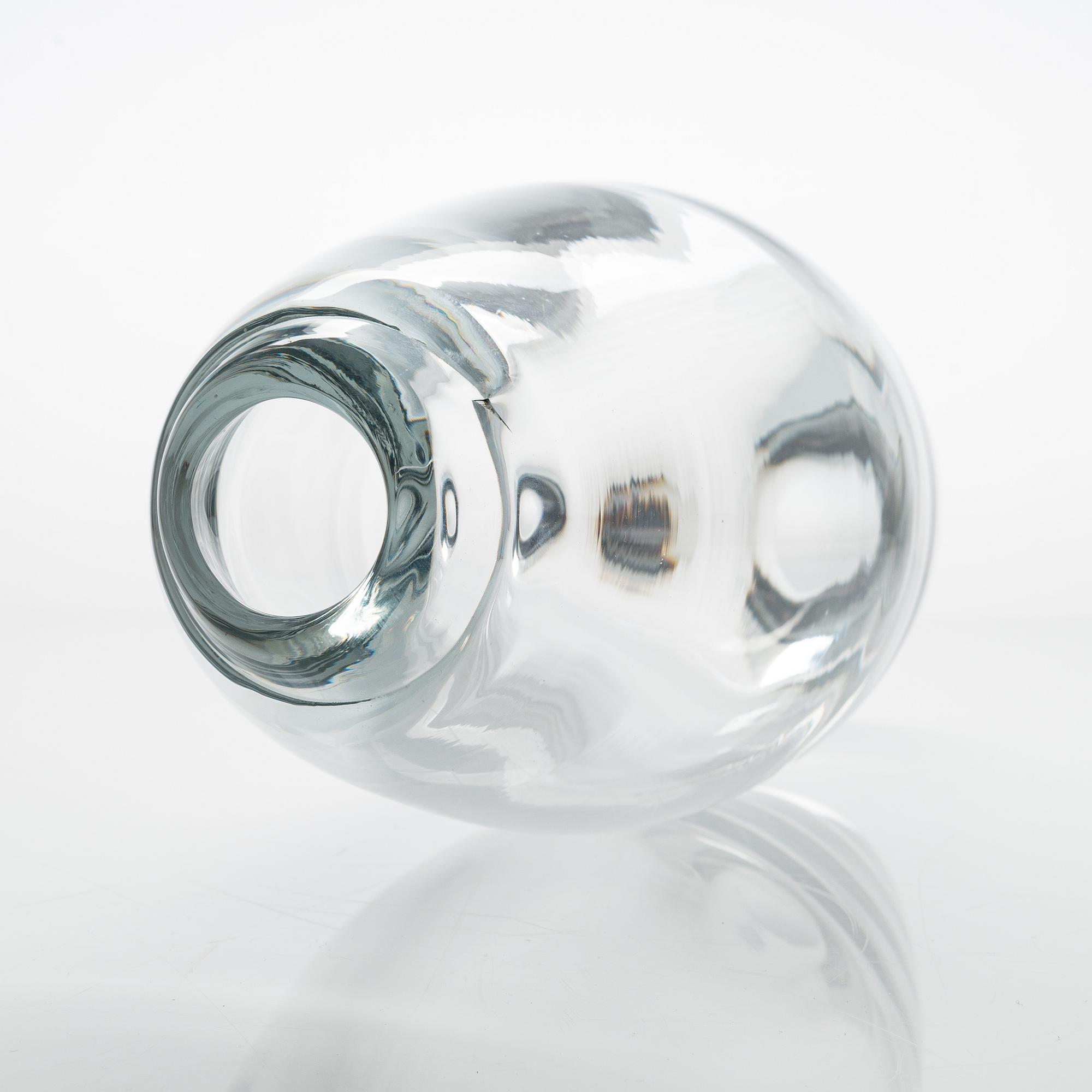 Timo Sarpaneva, an art glass signed Timo Sarpaneva 1976.