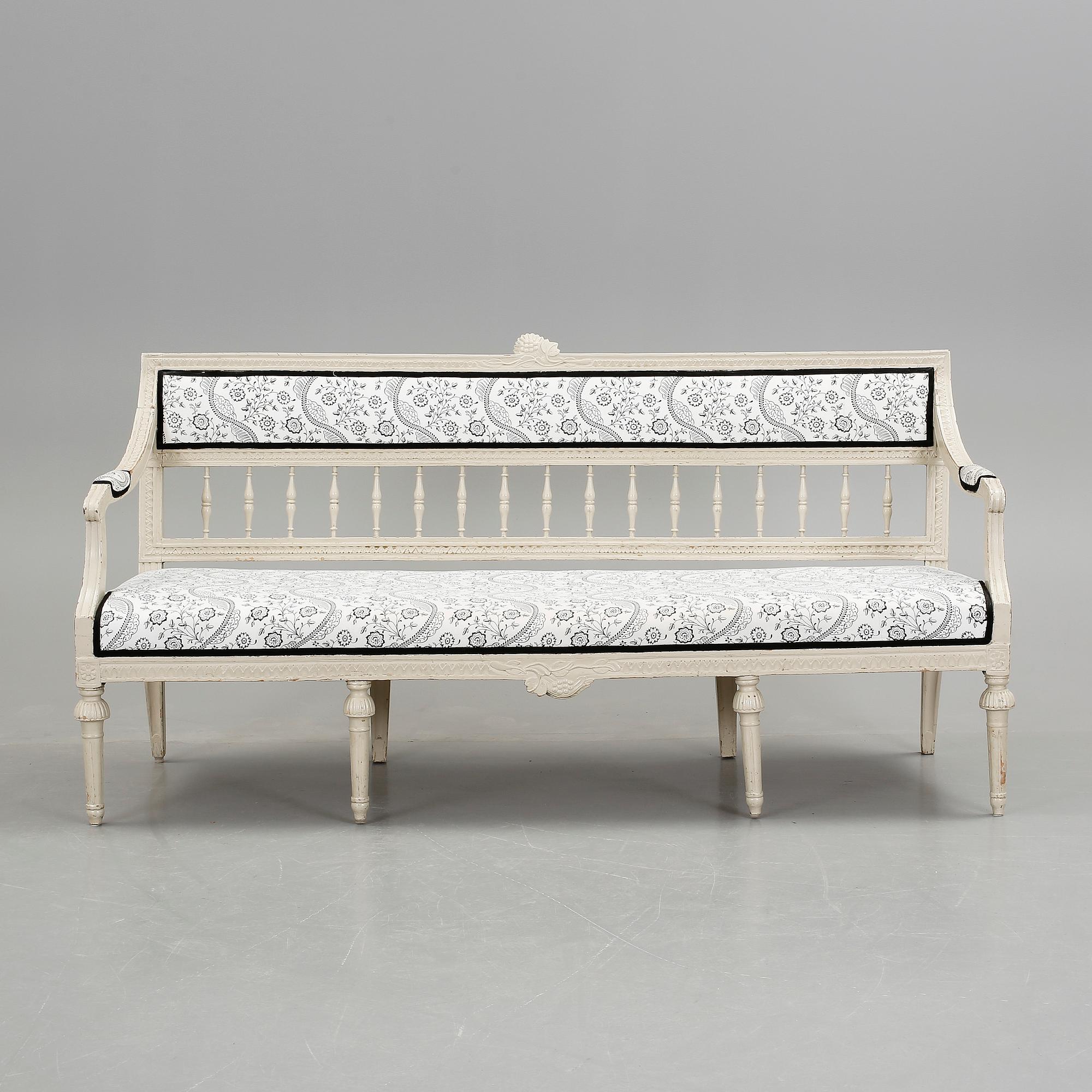 SOFFA, sengustaviansk, omkring år 1800.