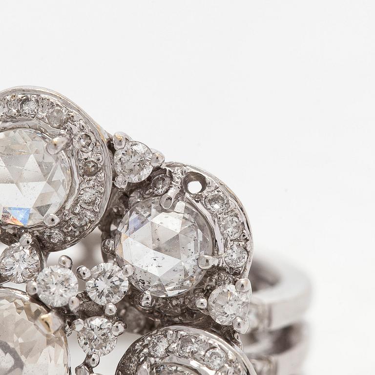 An 18K white gold ring set with rose-cut and brilliant-cut diamonds.
