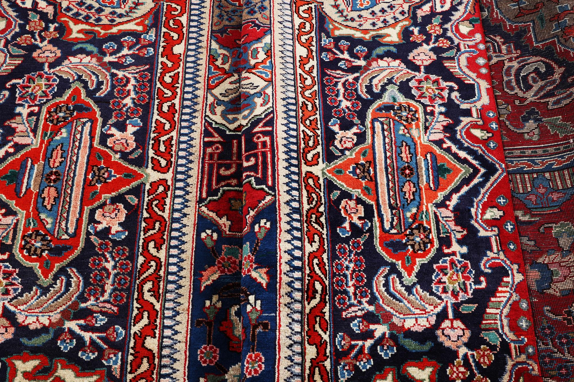 A carpet, Kashan, ca 388 x 290 cm.