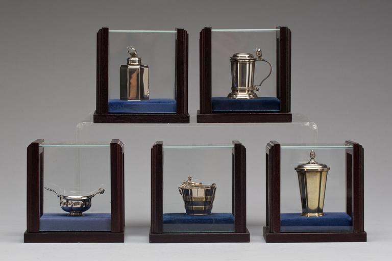 MINIATYROBJEKT, 9 st. Sterling silver, G.A.B ur serie "Den svenska silverskatten". 1980-83. Tot ca 380 g.