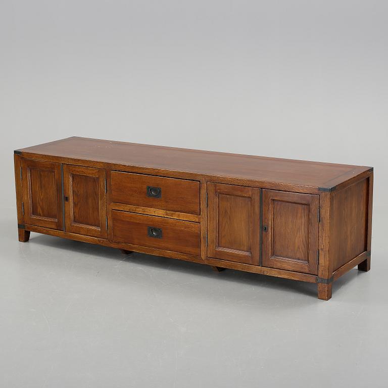 SIDEBOARD, 1900-tal.