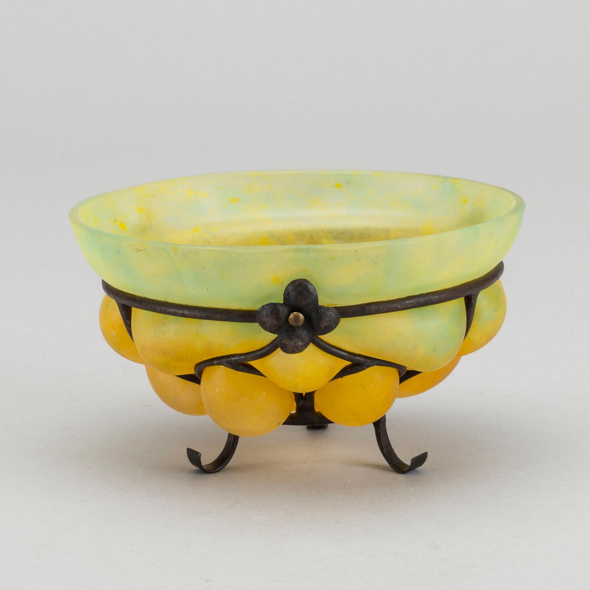 DAUM & LOUIS MAJORELLE, a 1930's signed glass bowl.
