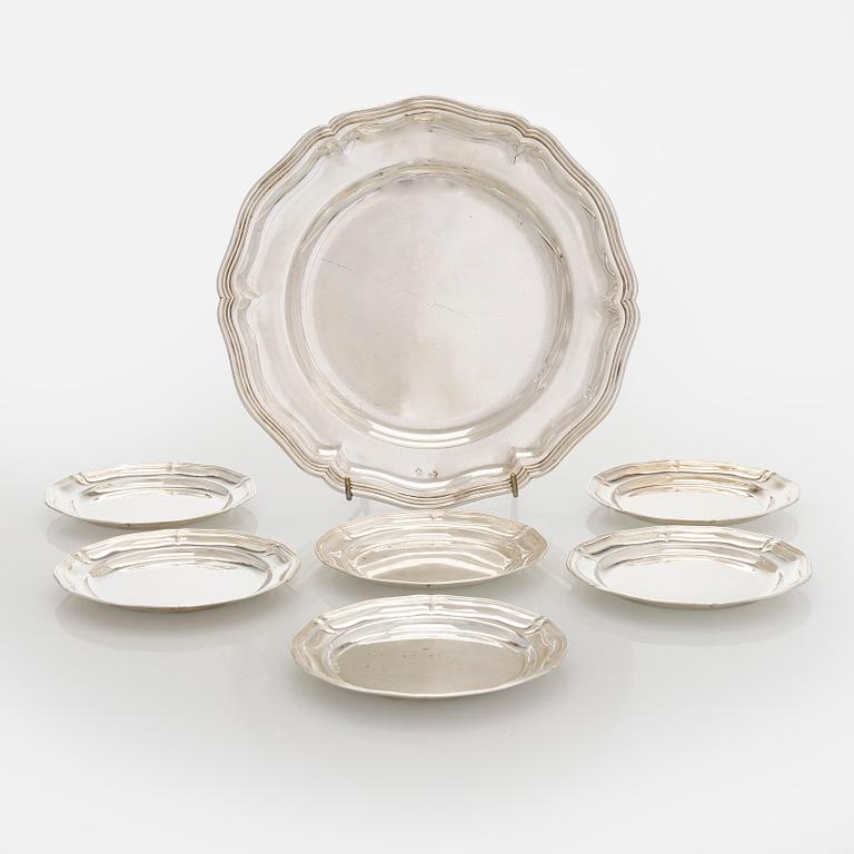 Tarjoilulautanen sekä samankaltaiset lasinaluset, 6 kpl, hopeaa, Itävalta-Unkari 1867-1922 ja Tšekkoslovakia 1949-1962.