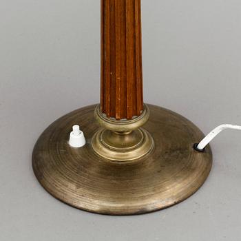 BORDSLAMPA, mässing och trä, 1940/1950-tal.