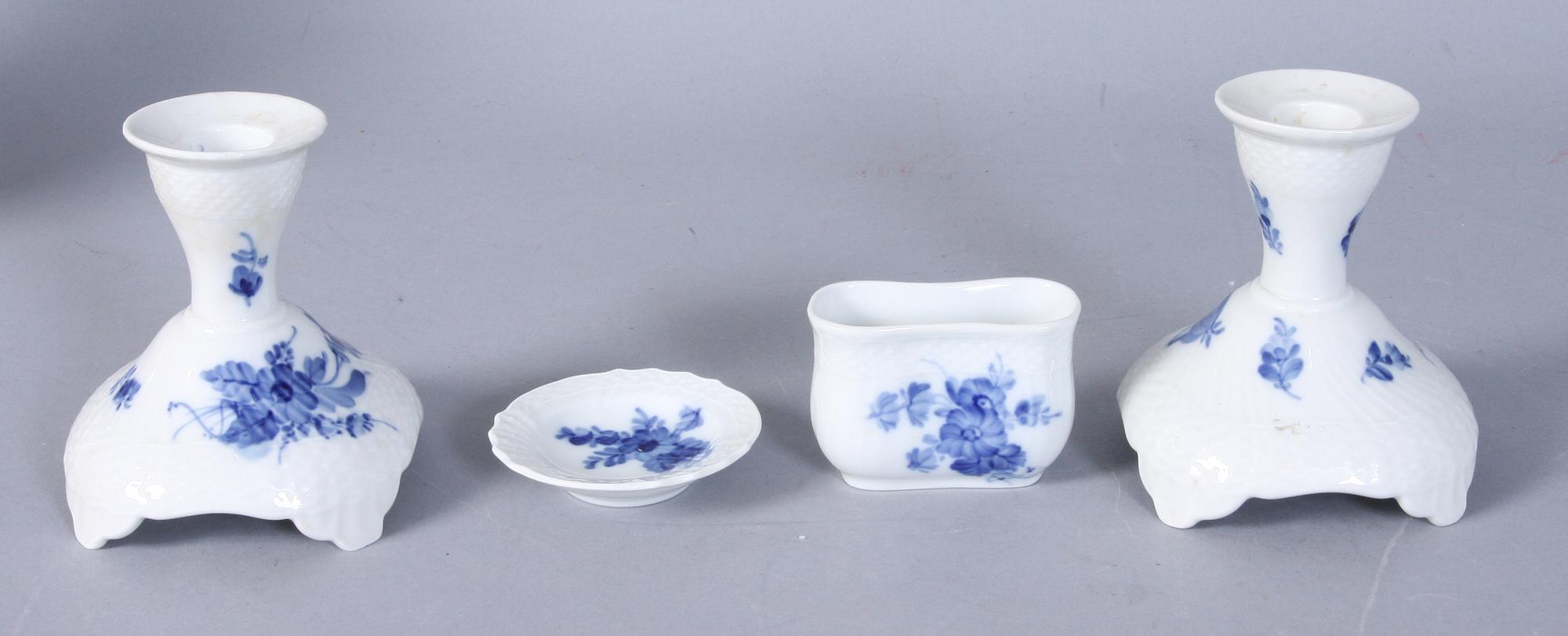 KAFFESERVISDELAR, 28 st, porslin, "Blå blomst", Kongl Dansk, 1900-talets andra hälft.