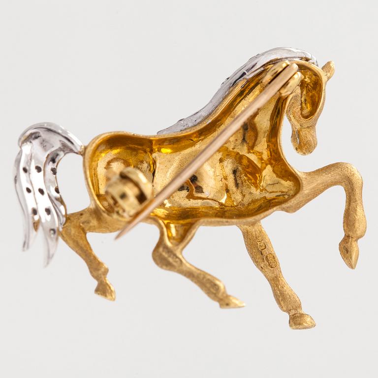Rintakoru, hevonen, 18K kultaa, timantteja yht n. 0.08 ct.