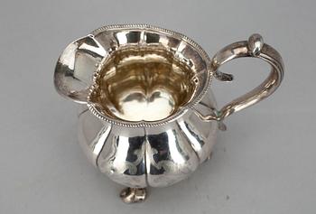MJÖLKKANNA, silver, O.R.Lundgren, Åbo 1868. Vikt ca 103 g.