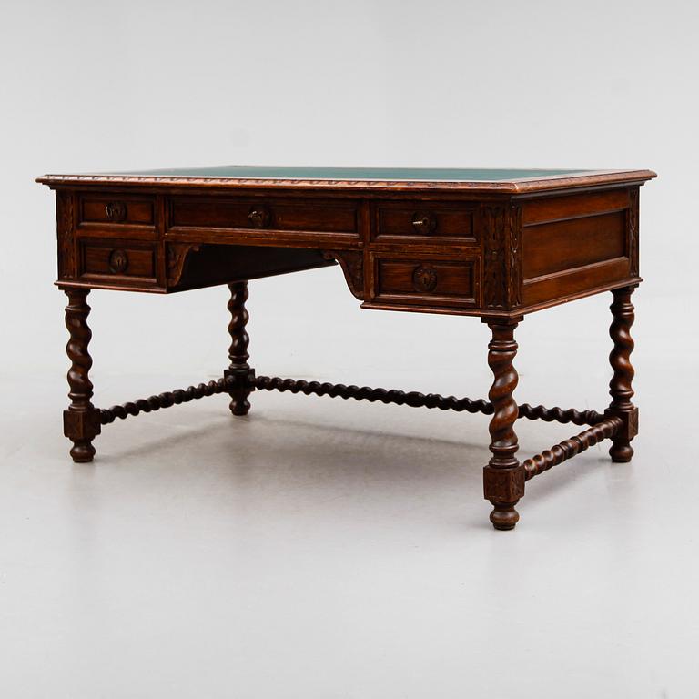SKRIVBORD, ek, barockstil, 1900-talets första hälft.