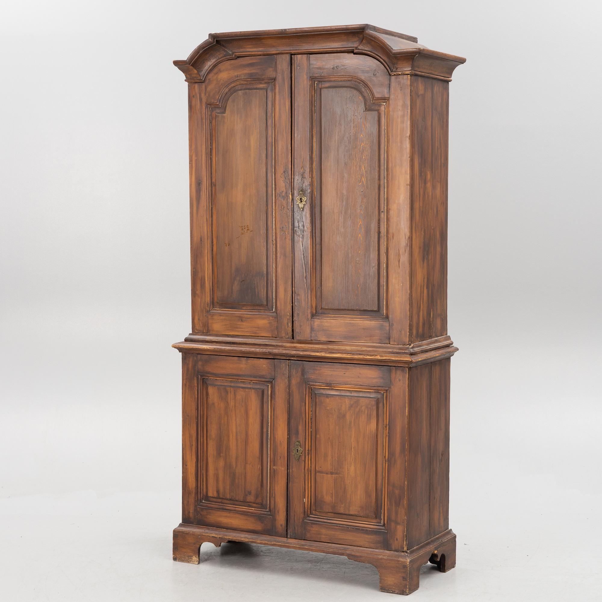 A cabinet, 18th/19th Century.