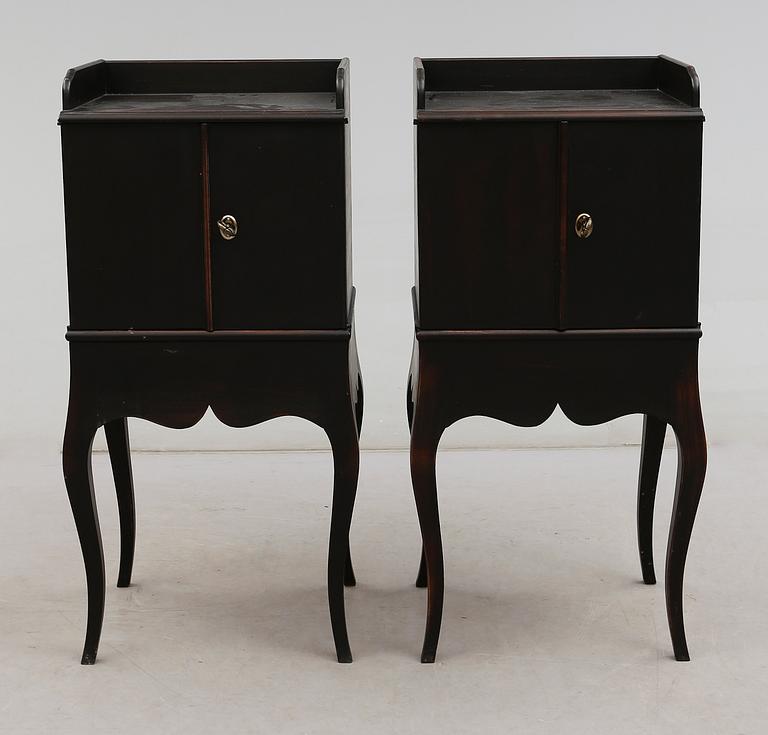 SÄNGBORD, 1 par, rokokostil, för Nationalmuseum, 1900-talets andra hälft.