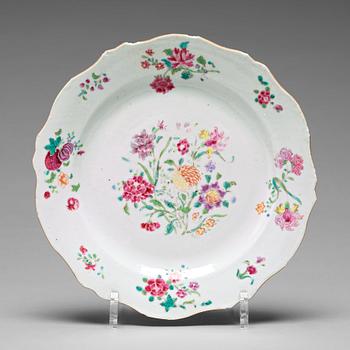 813. A set of six famille rose dinner plates, Qing dynasty, Qianlong (1736-95).