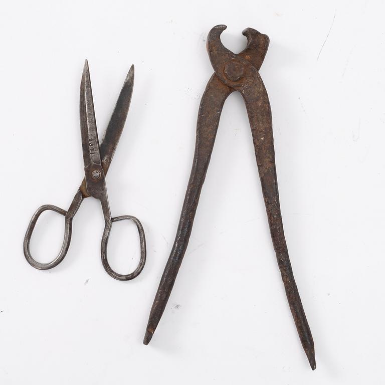 A set of seven iron items, 18th / 19th century.