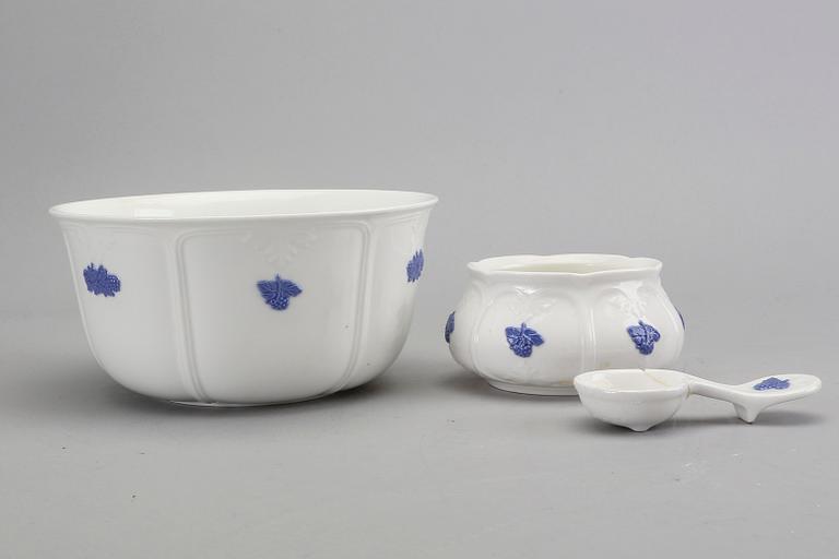 Servis 44 dlr "Blå Blom" Gustavsberg 1900-talets andra hälft porslin.