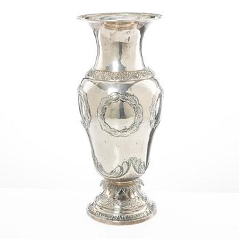 Lale Silverware & Co Ltd, a large sterling silver vase, Istanbul, Turkey 20th century.