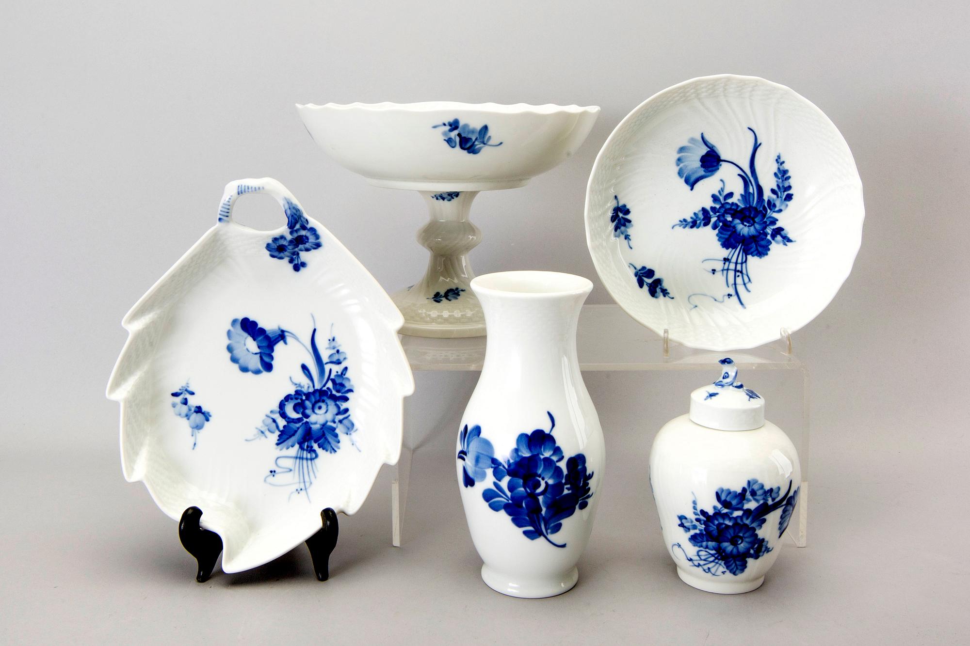 Royal Copenhagen, dinner service "Blue flower", 43 pcs Denmark mid / second half of the 20th century.