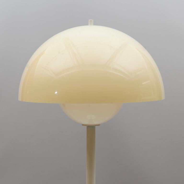 GOLVLAMPA, 1900-talets andra hälft.
