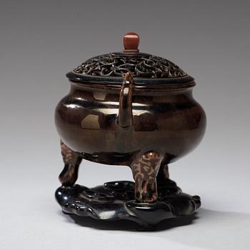 A brownish black-glazed censer, Qing dynasty (1644-1912).