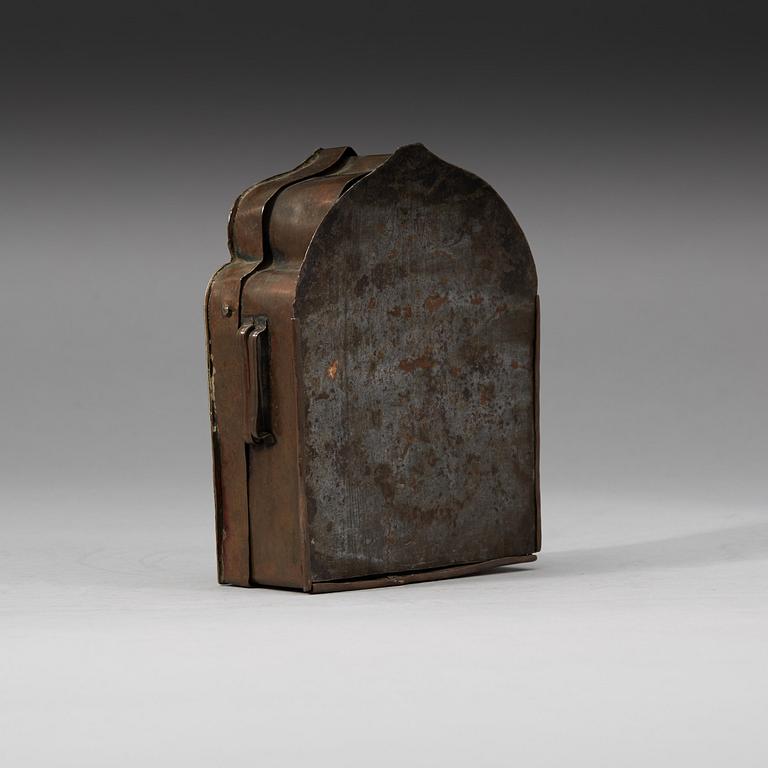 LITET RESEALTARE, kopparlegering med försilvrade detaljer. Tibet, 1800-tal.