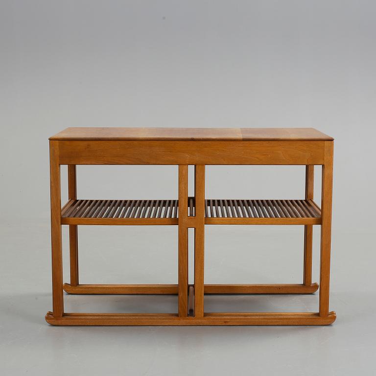 A Carl Malmsten mahogany set of occasional tables 'Släden/Sledge'.