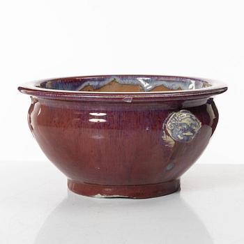 A Chinese sang de boeuf stoneware bowl / flowerpot, 20th century.