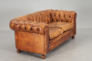 SOFFA, chesterfield, 1900-talets andra hälft.