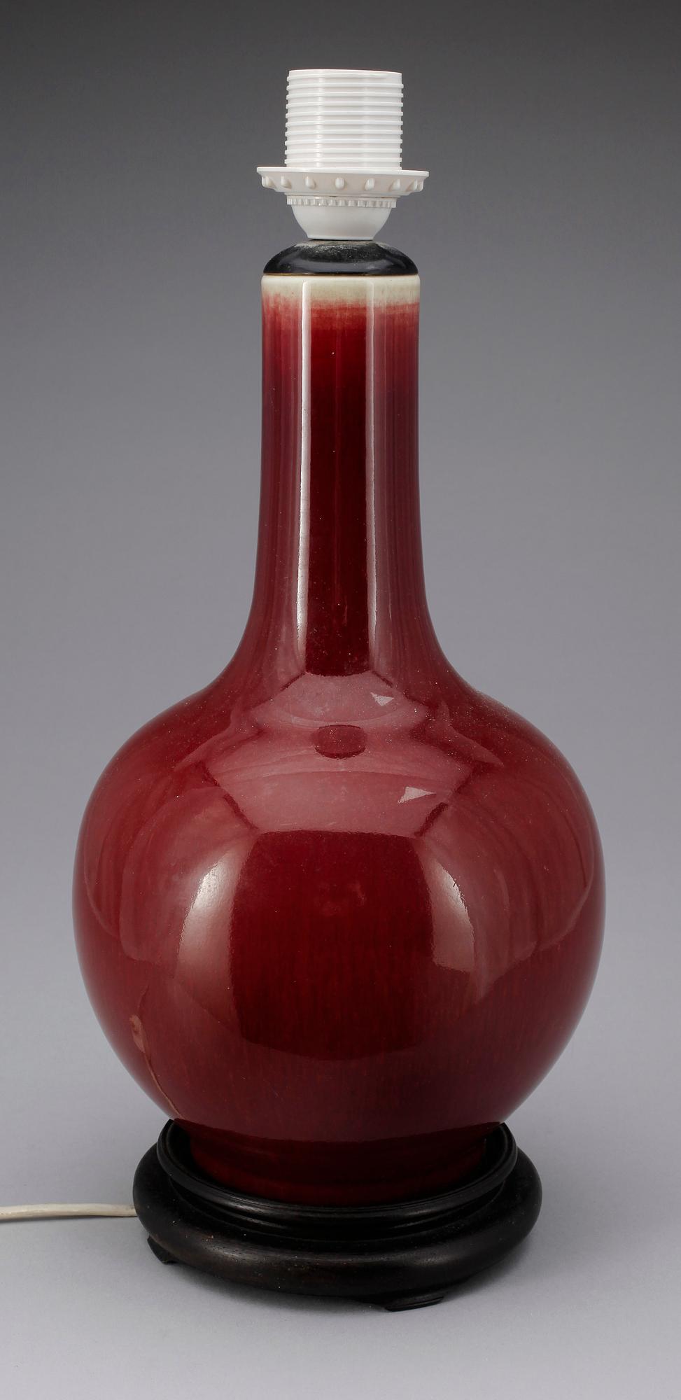 VAS / BORDSLAMPA, porslin Kina, sen Qing dynasti, 1800-1900-tal.