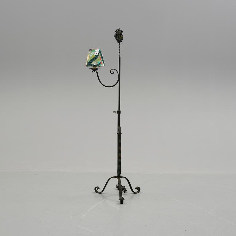 GOLVLAMPA, smide, 1900-talets första hälft.