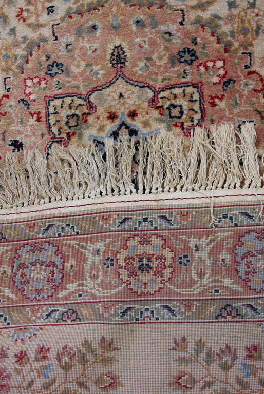 MATTA, Orientalisk, ca 245 x 141.