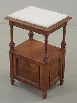 SÄNGBORD, nyrenässans, 1800-talets slut.