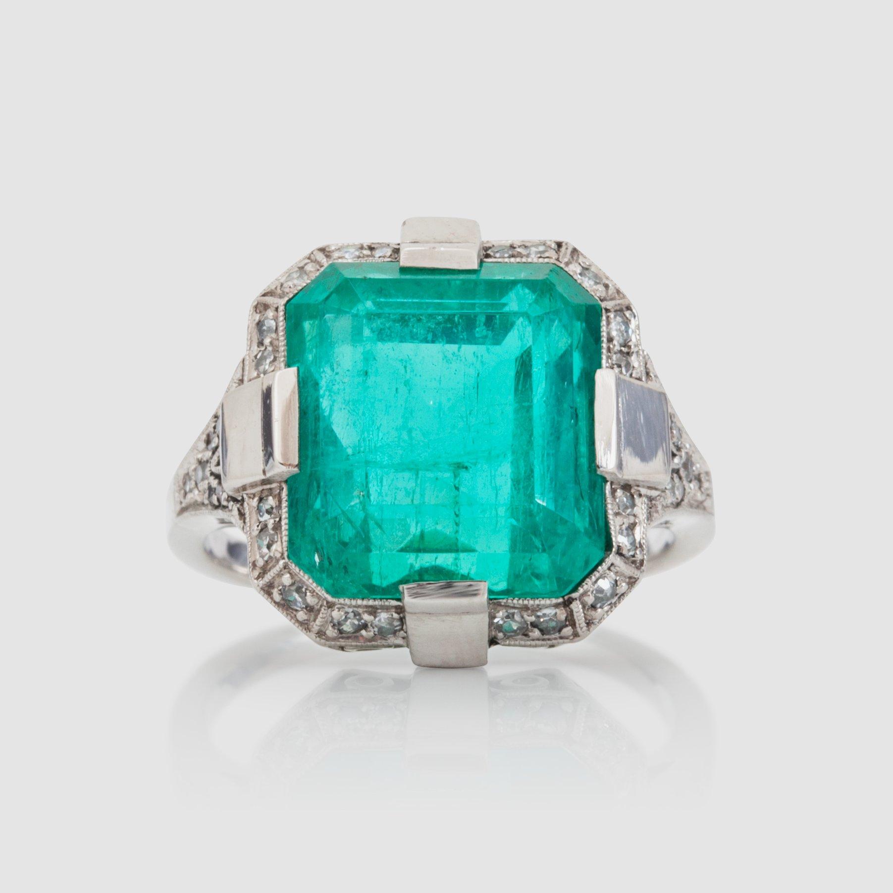 RING med colombiansk smaragd, ca 10.00 ct.