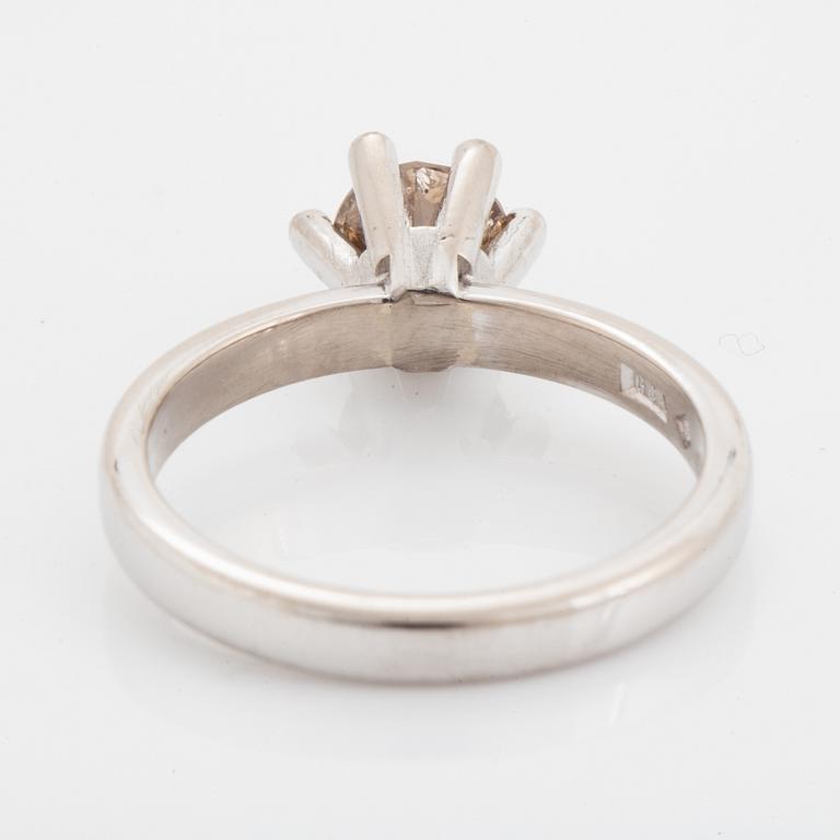 Brown brilliant-cut diamond ring.