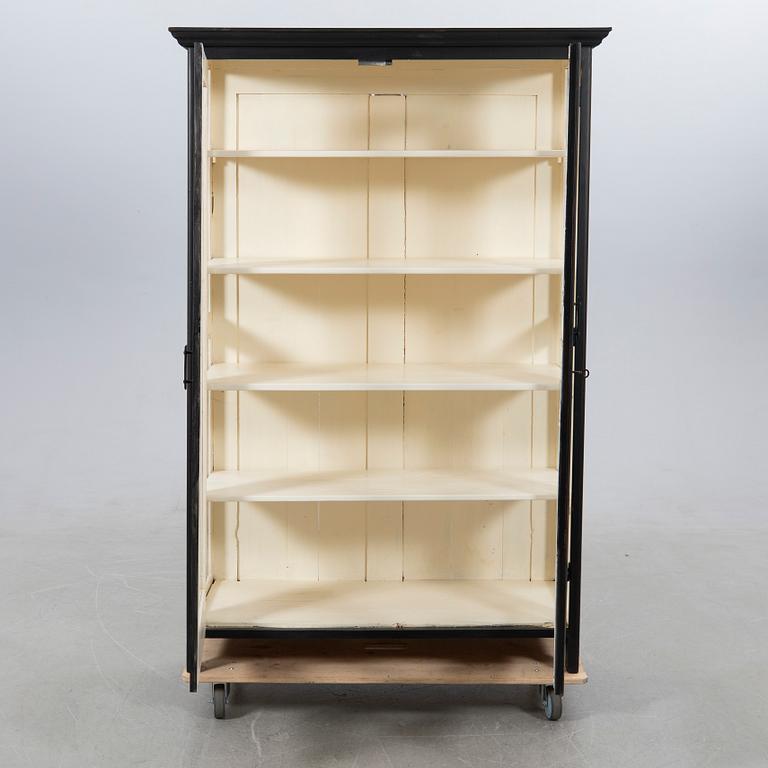 Vitrinskåp, 1900-tal.