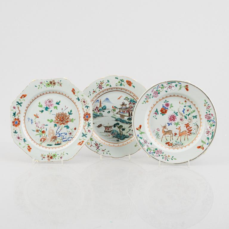 A group of three Chinese famille rose porcelain plates, Qing dynasty, Qianlong (1736-95).